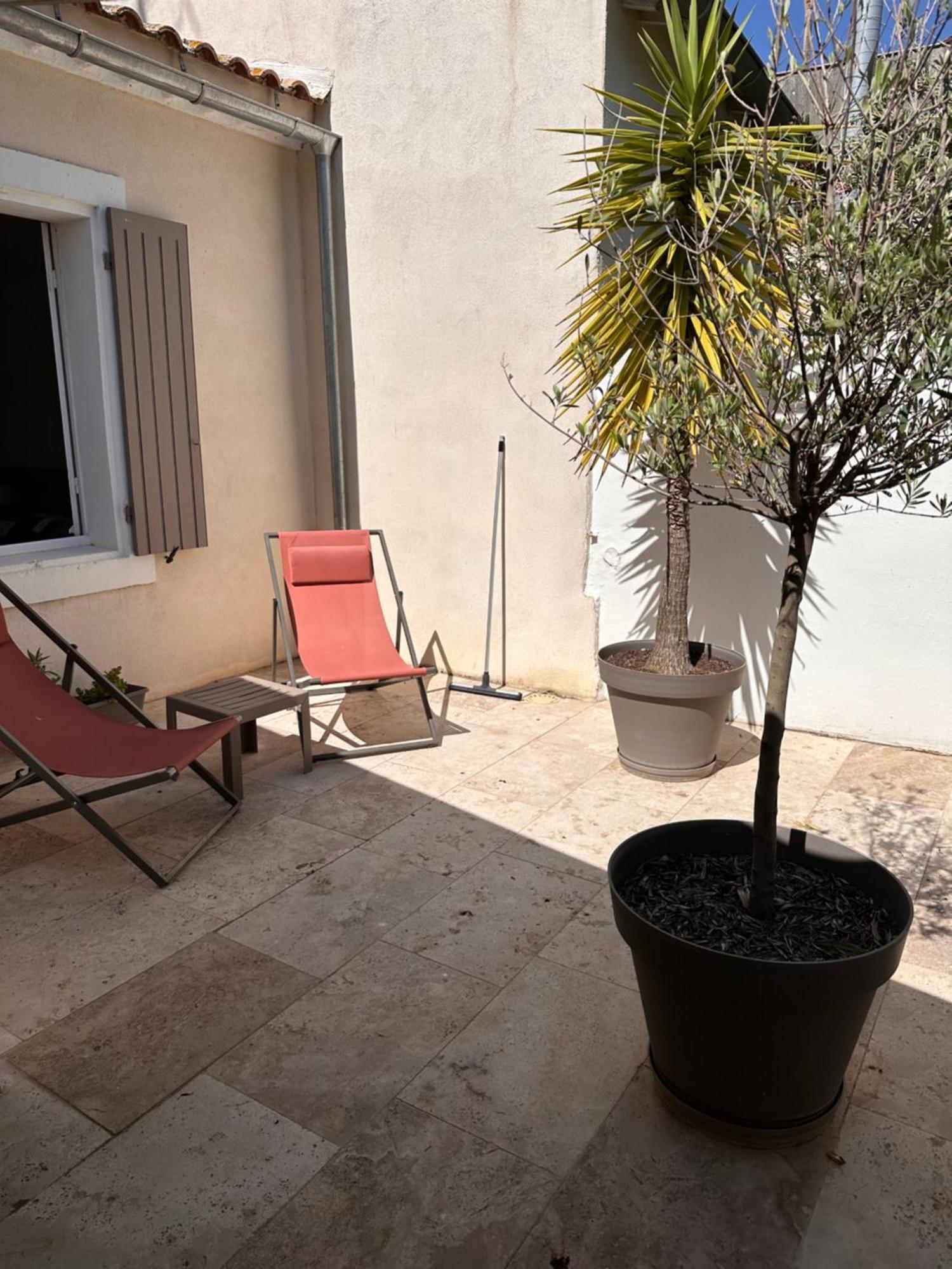 איגוס-מורטס Bel Appartement Terrasse 4 Etoiles Intra Muros מראה חיצוני תמונה